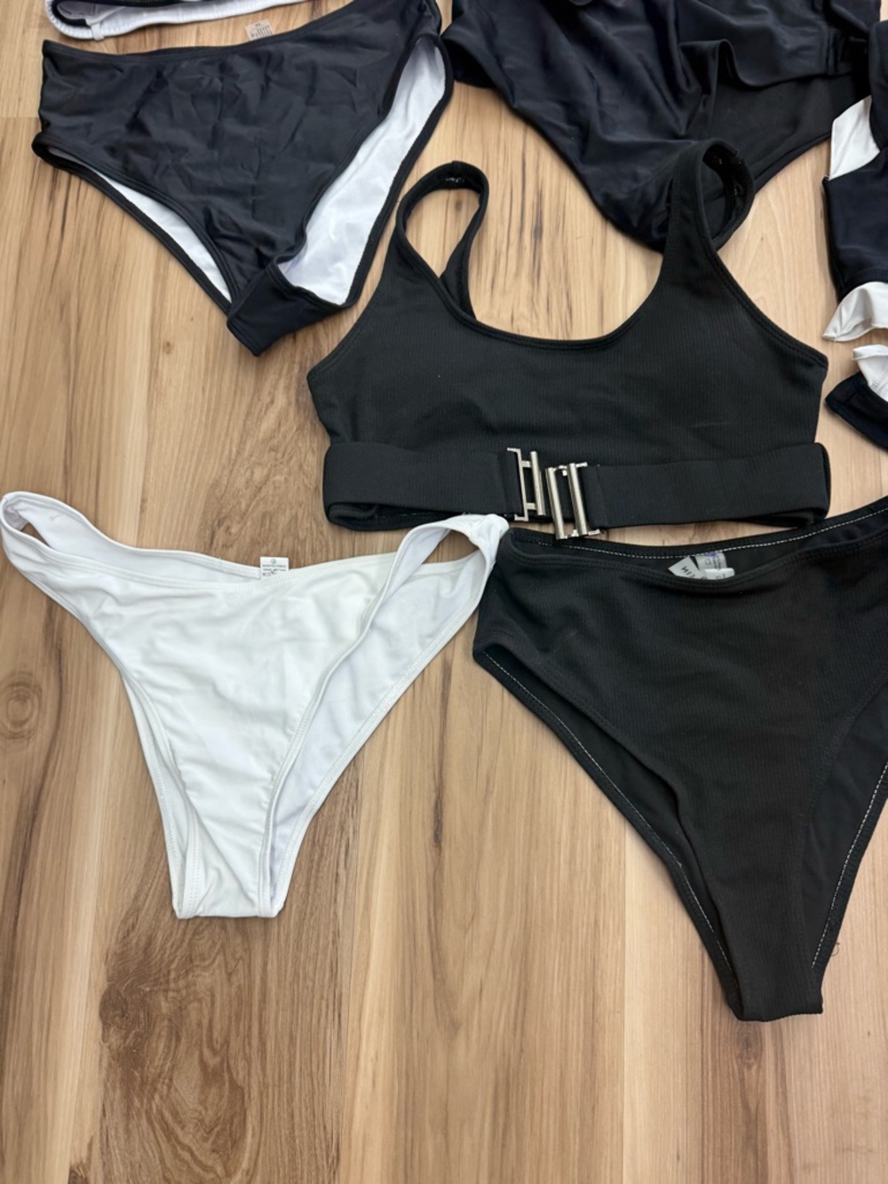 Black & White Women’s Bikini Lot C3 - Picture 5 of 8